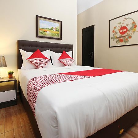 Oyo 572 Omah Gedongkuning Syariah Homestay Джокьякарта Экстерьер фото
