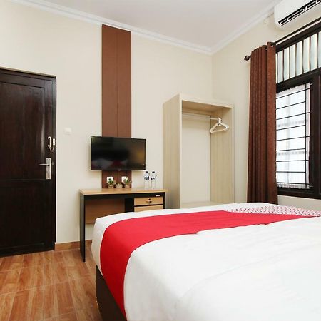 Oyo 572 Omah Gedongkuning Syariah Homestay Джокьякарта Экстерьер фото