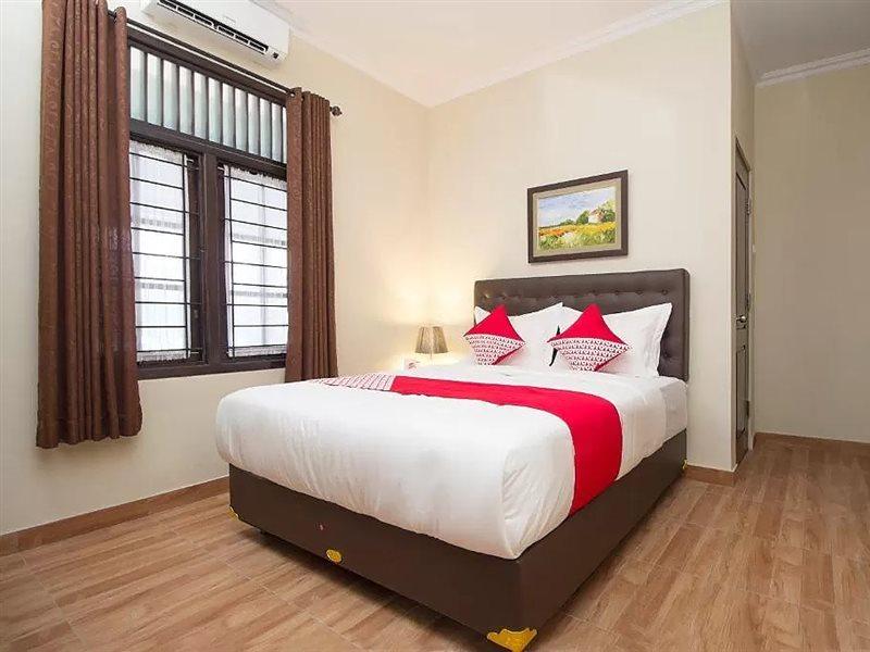 Oyo 572 Omah Gedongkuning Syariah Homestay Джокьякарта Экстерьер фото