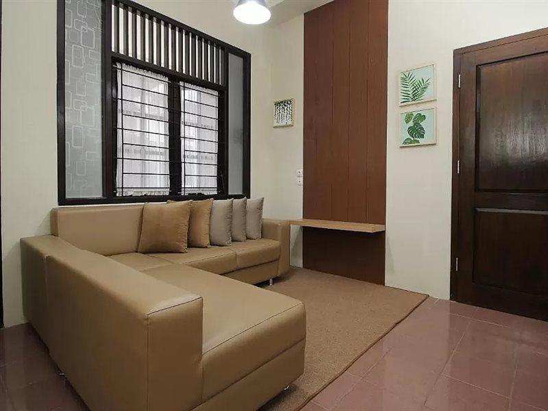Oyo 572 Omah Gedongkuning Syariah Homestay Джокьякарта Экстерьер фото