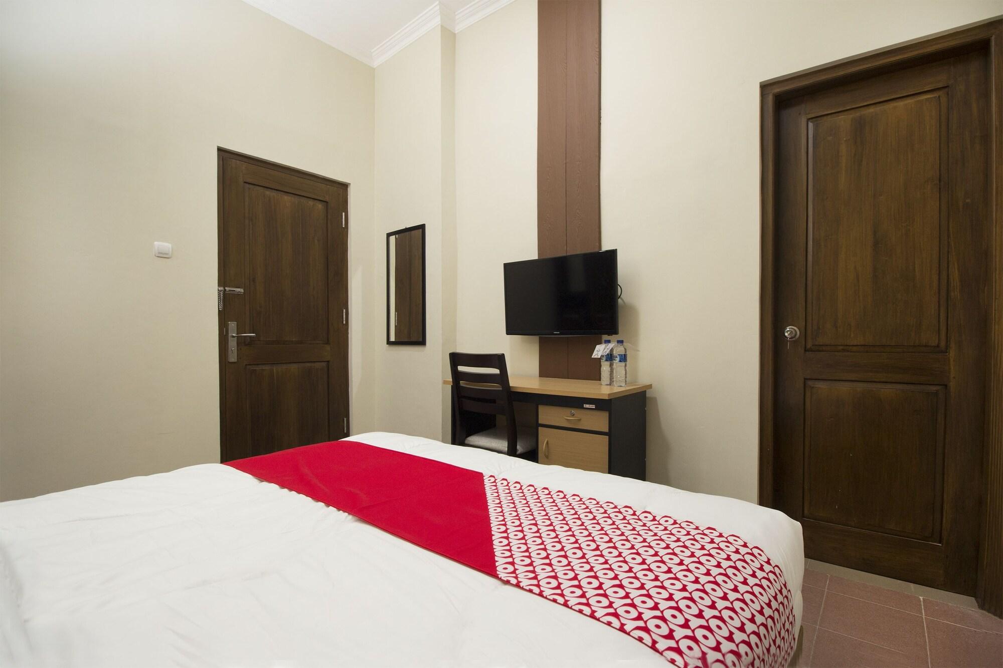 Oyo 572 Omah Gedongkuning Syariah Homestay Джокьякарта Экстерьер фото