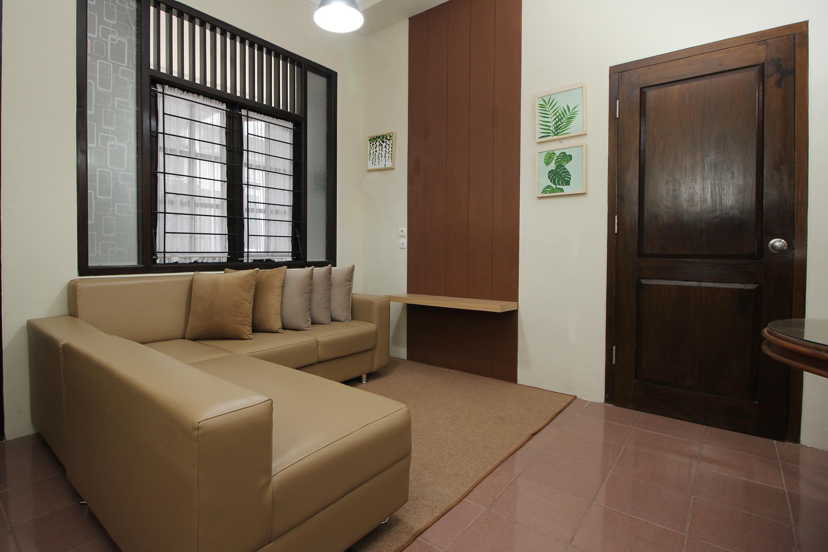 Oyo 572 Omah Gedongkuning Syariah Homestay Джокьякарта Экстерьер фото