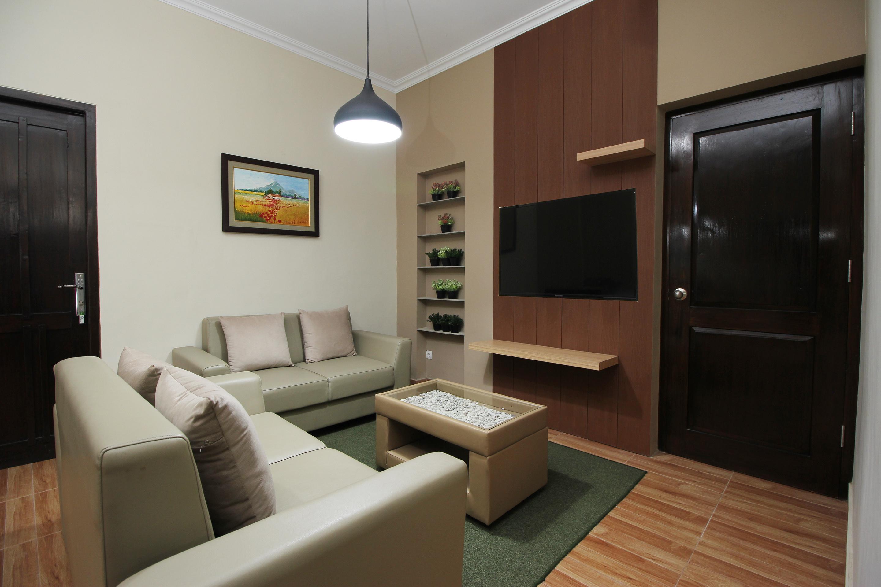 Oyo 572 Omah Gedongkuning Syariah Homestay Джокьякарта Экстерьер фото
