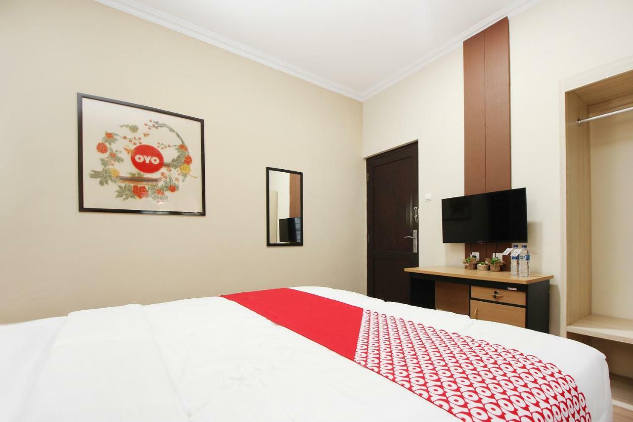 Oyo 572 Omah Gedongkuning Syariah Homestay Джокьякарта Экстерьер фото